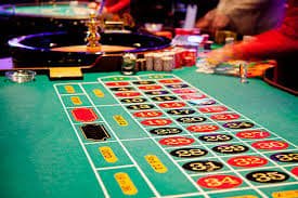 Tampilan antarmuka mobile sportsbook dan live casino di turbo45